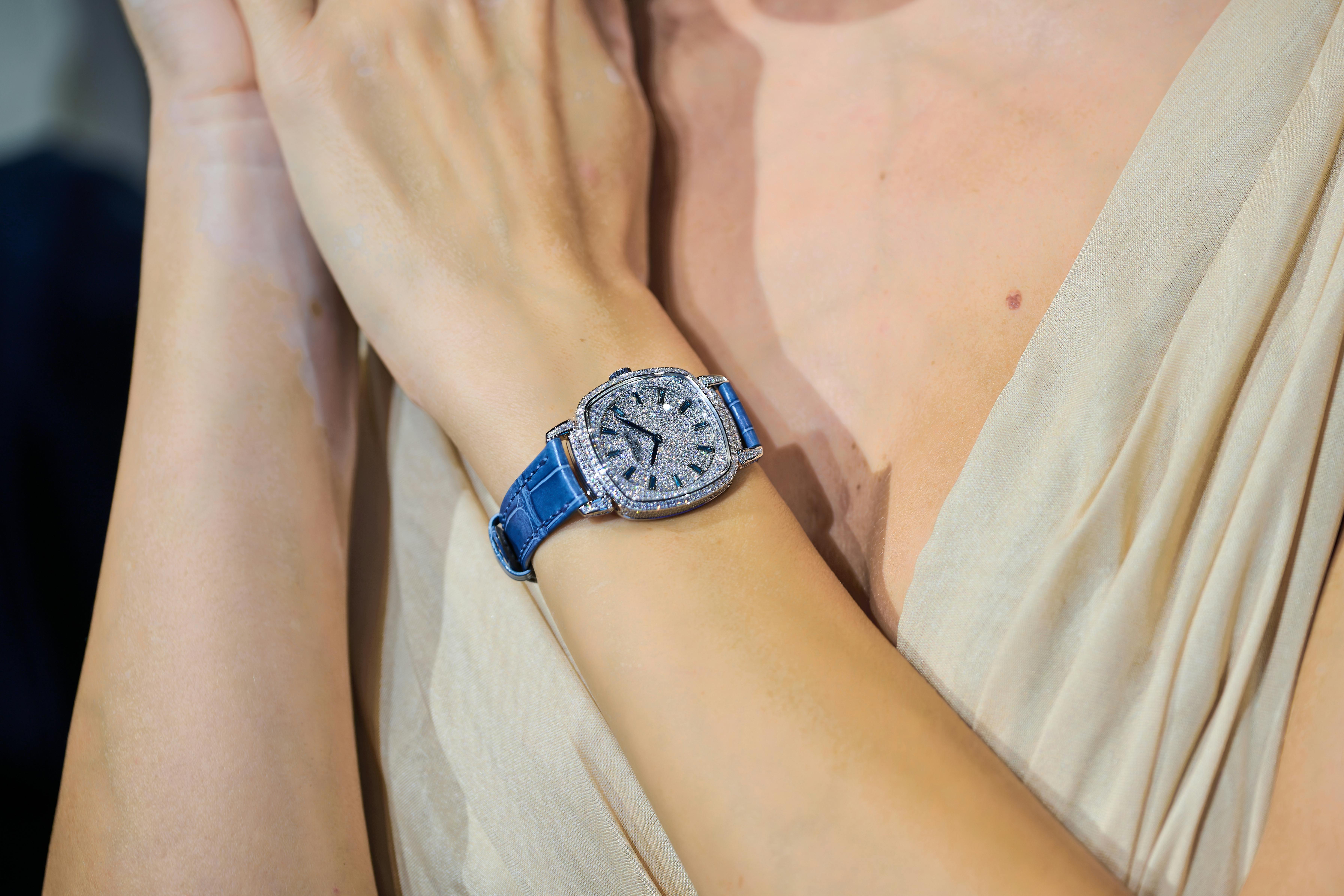Patek Philippe Revisits The Ladies First With The New Gondolo