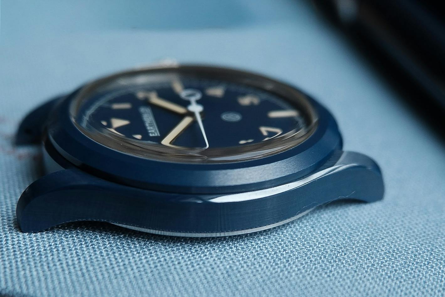 Earthen Co. Summit Après-Bleu case side