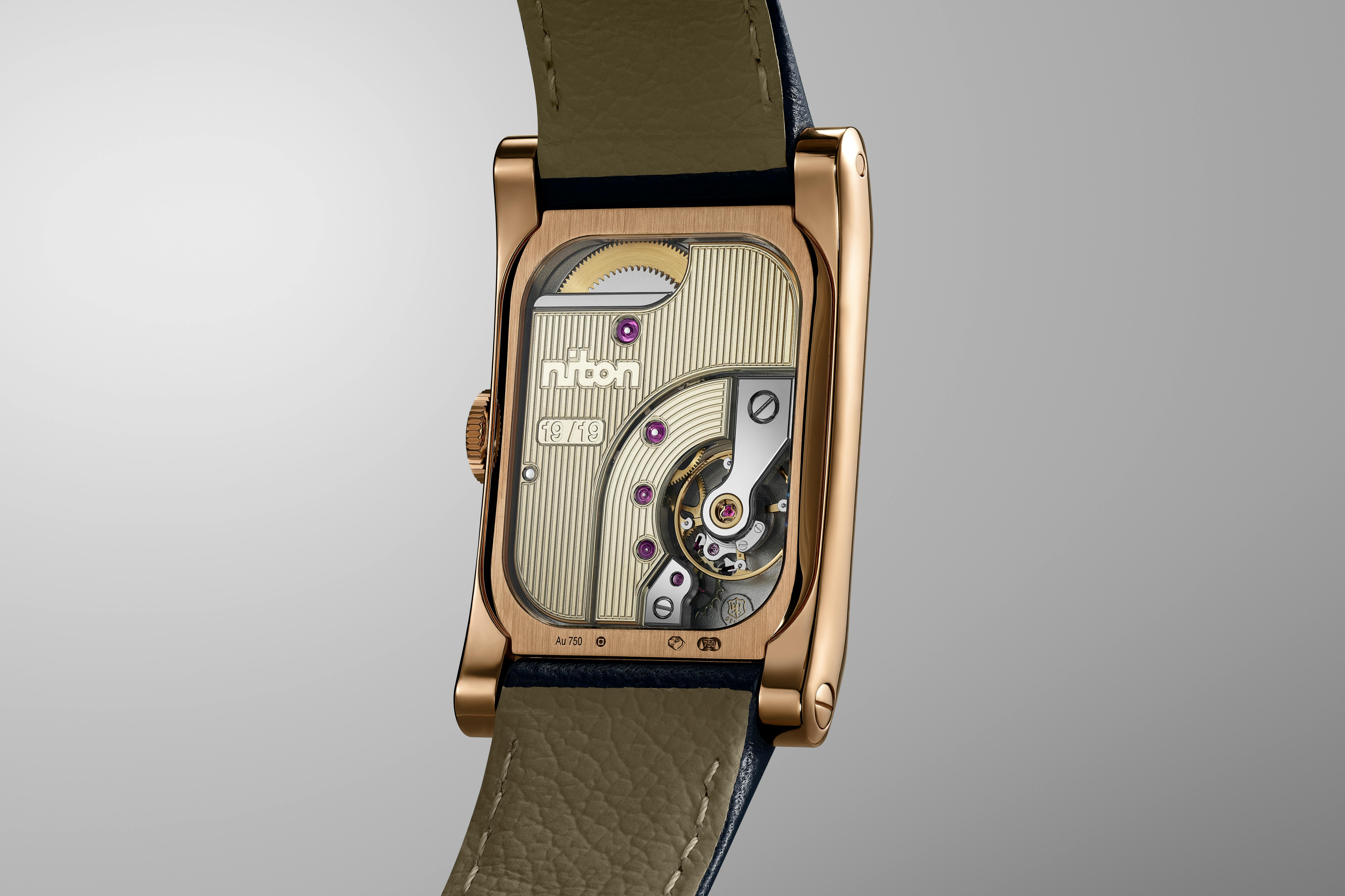 Niton Prima in rose gold caseback