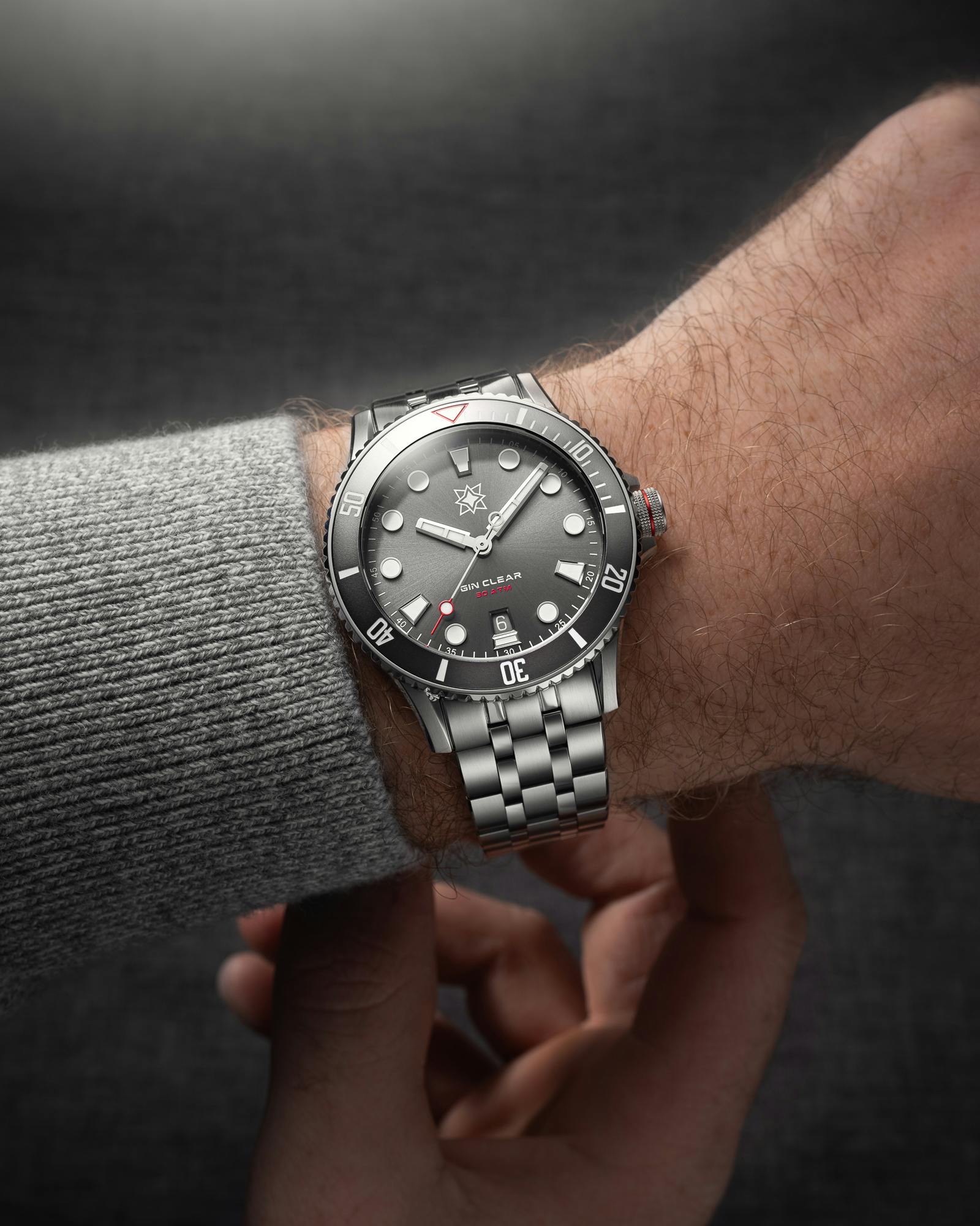 Second Hour Gin Clear Mk3 grey on wrist