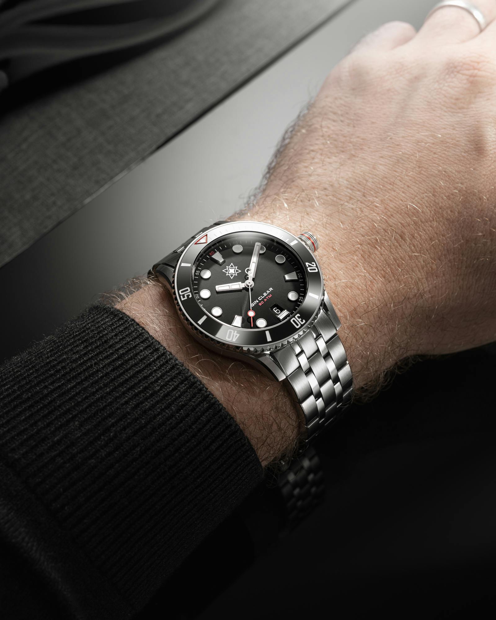 Second Hour Gin Clear Mk3 black on wrist